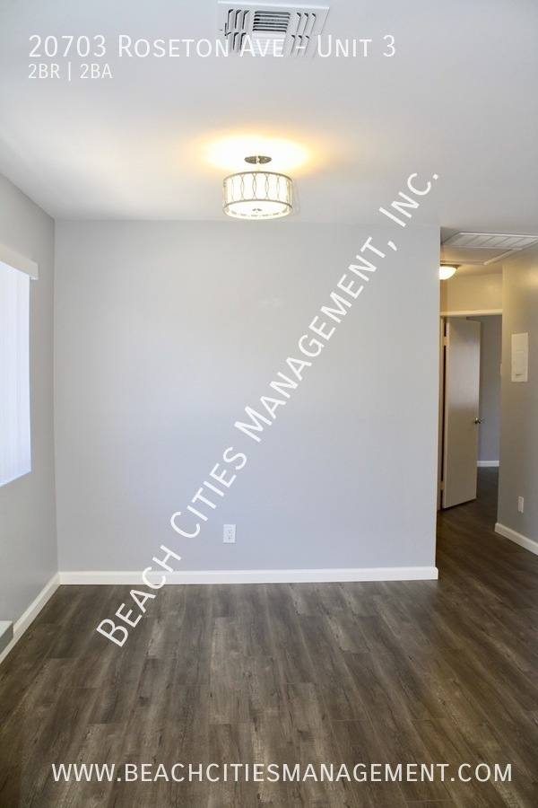 Building Photo - Completely Remodeled Townhouse in Lakewood...