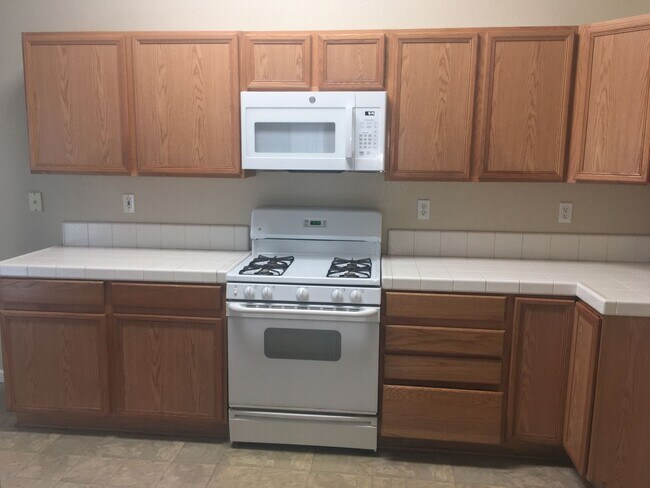 Building Photo - Move-In Special 1/2 Off the First Months Rent