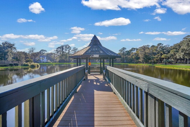 Building Photo - "Coastal Comfort Awaits: Spacious 2-Bed, 2-Bath Furnished Condo in Shipyard on Hilton Head Island!"