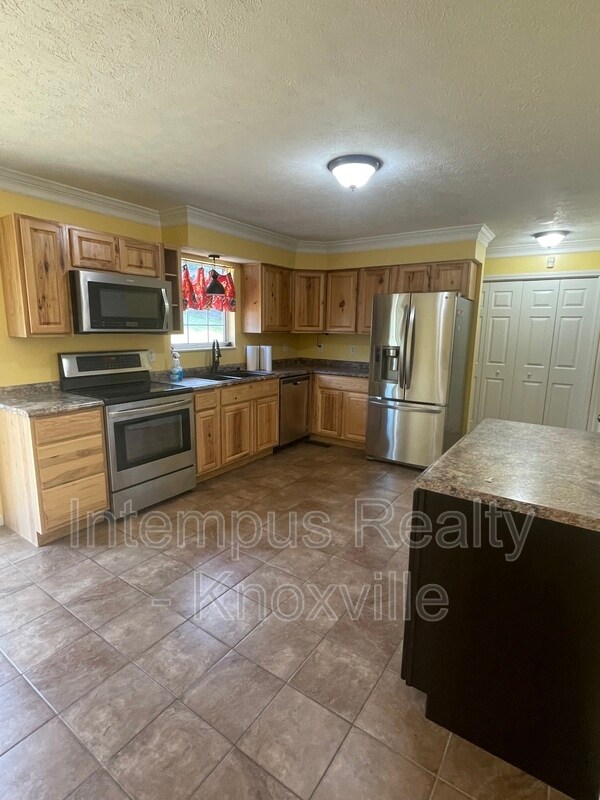 Building Photo - 7728 Chapel Bend Dr