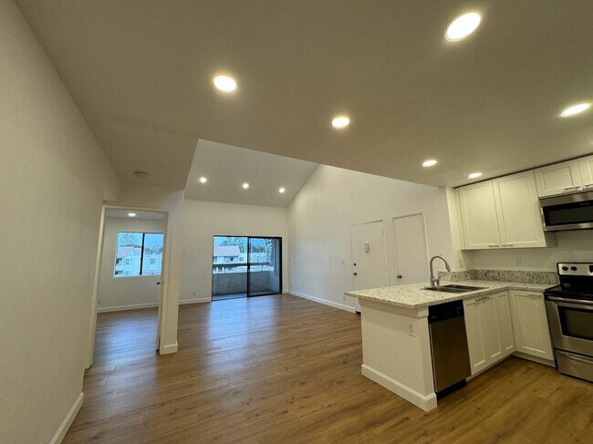 Building Photo - 25015 Peachland Ave