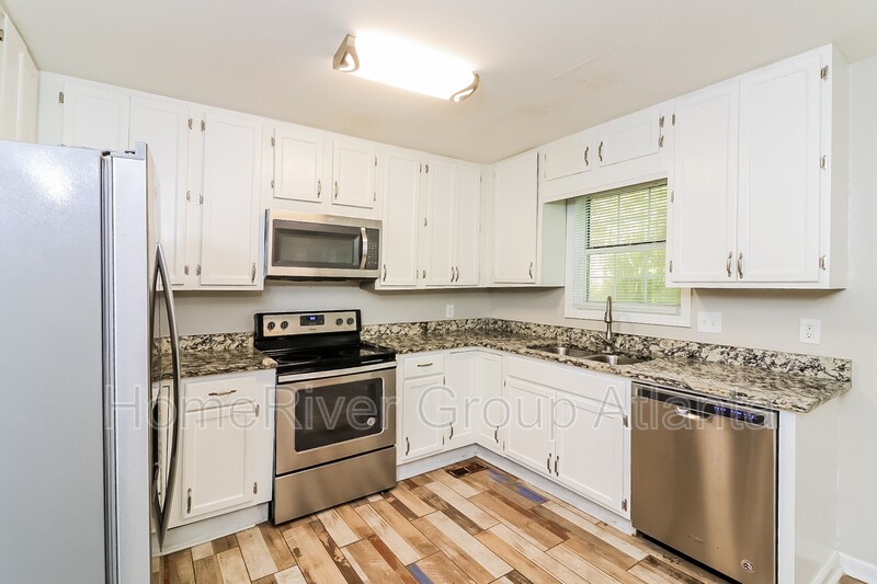 Building Photo - 1620 Sir Galahad Dr SW