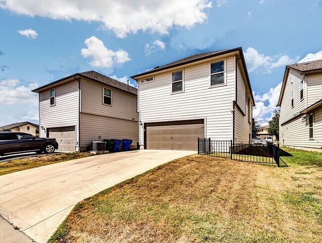 Building Photo - Beautiful and Contemporary 3 BR / 2.5 BA H...