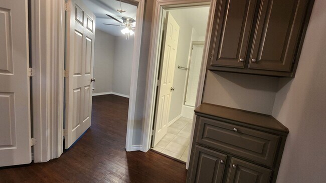 Building Photo - 3817 Yellowstone Pl