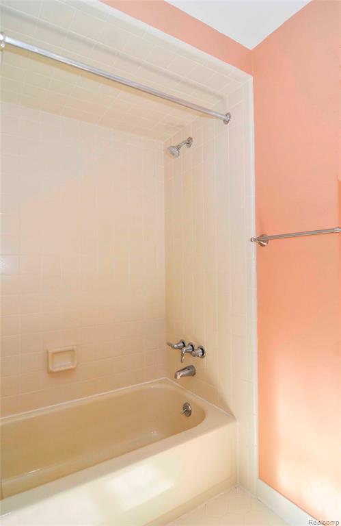 Building Photo - 8152 Fairfield Cir