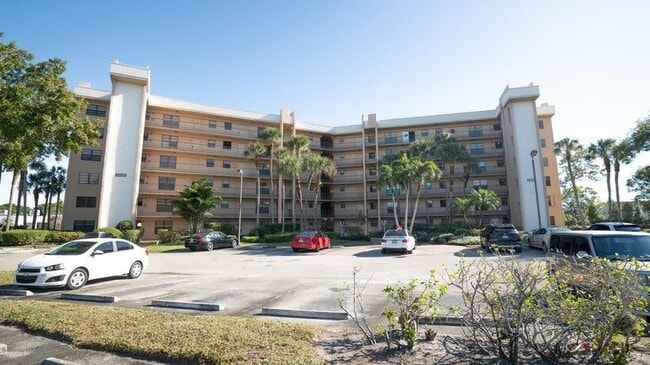 Building Photo - 4640 Lucerne Lakes Blvd W
