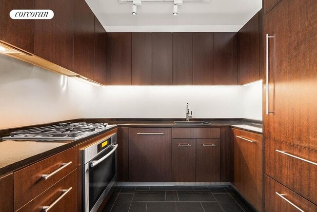 Building Photo - 40 Broad St