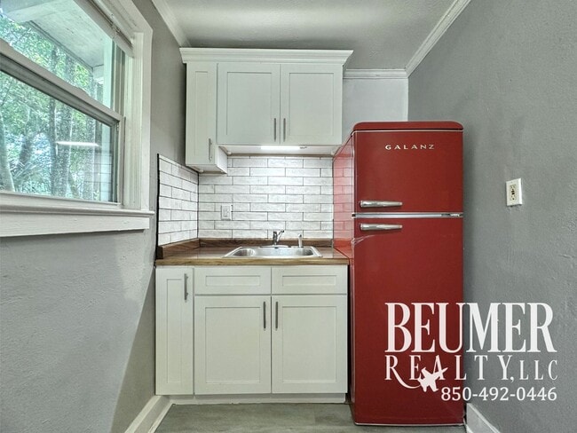 Building Photo - Updated 1 bed/1 bath Cottage for Rent