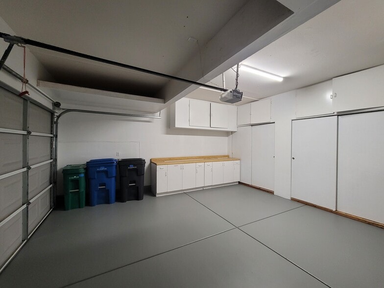Building Photo - 11559 Compass Point Dr N