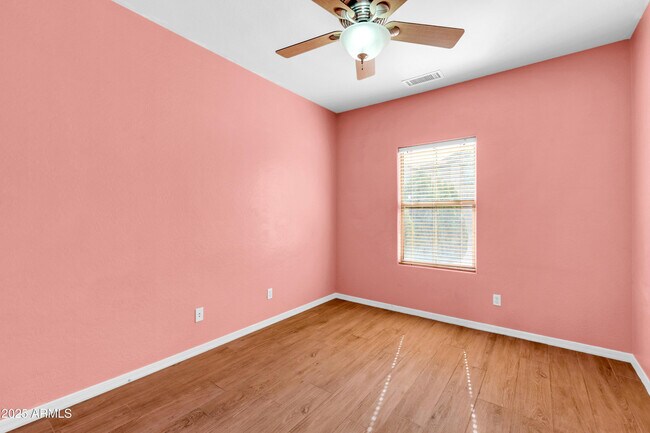 Building Photo - 2040 W Kathleen Rd