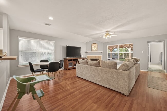 Building Photo - 205 Colony Lake Ln