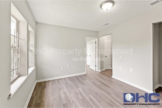 Building Photo - 171 Lawton St SW