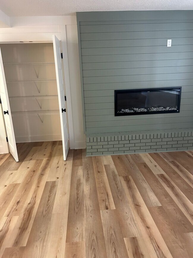 Building Photo - Updated Studio with Stainless Appliances & Flexible Lease Terms