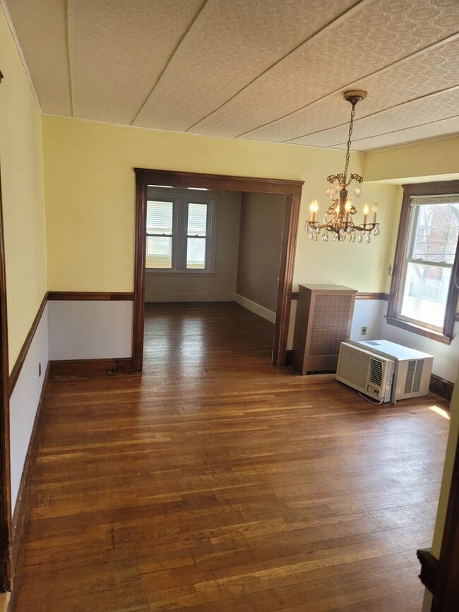 Spacious dining room - 98 Palmer St