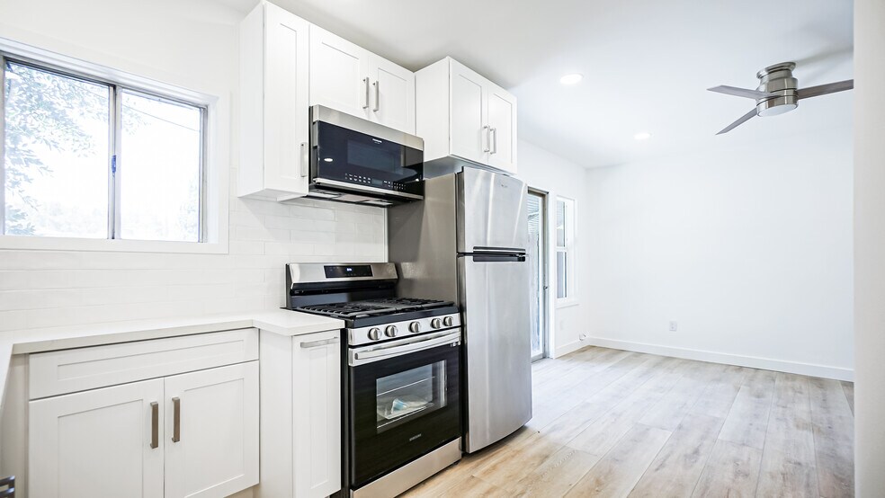 Building Photo - 2065 Ivar Ave