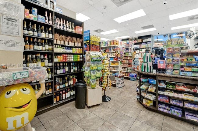 Building Photo - 1900 N Bayshore Dr