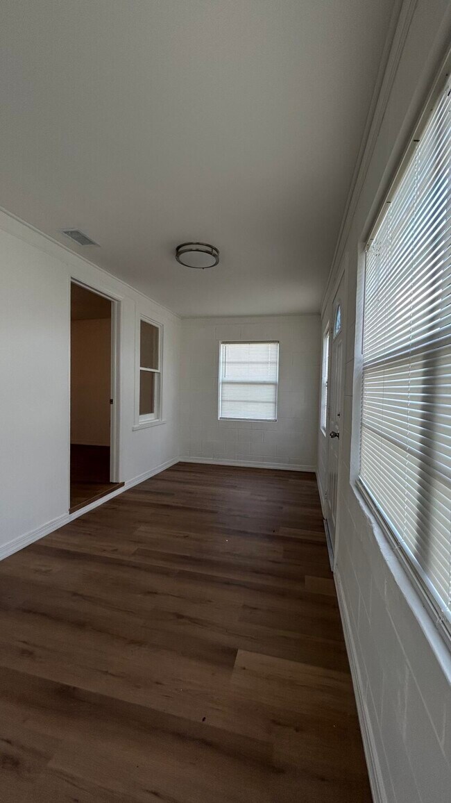 Building Photo - 1601 N 17th St