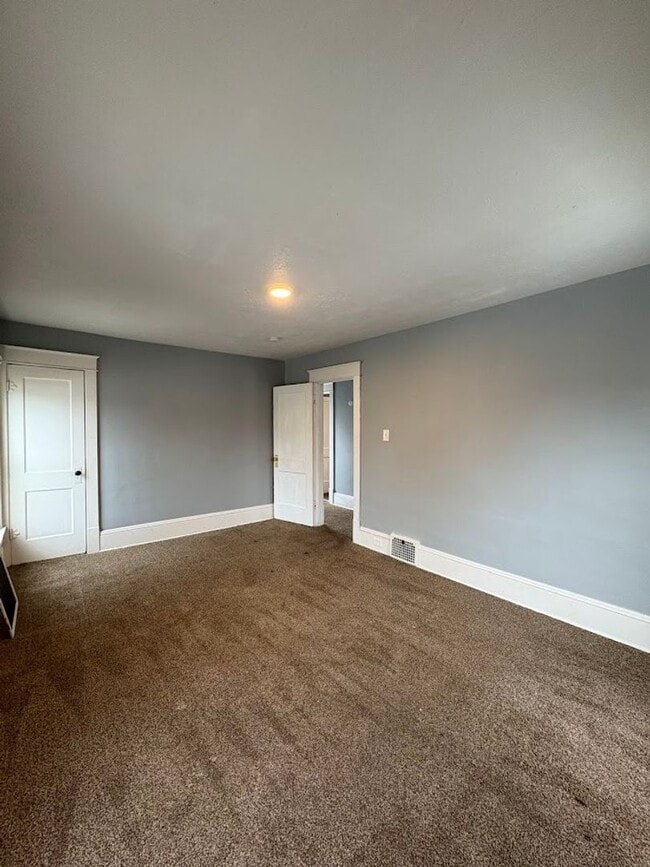 Building Photo - Four bedroom two bathroom home for rent