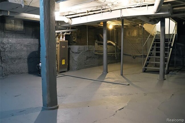 Building Photo - 618 Clinton St