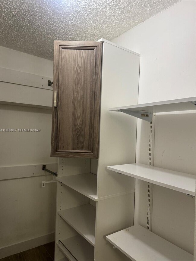 Building Photo - 227 SW 11th Ave