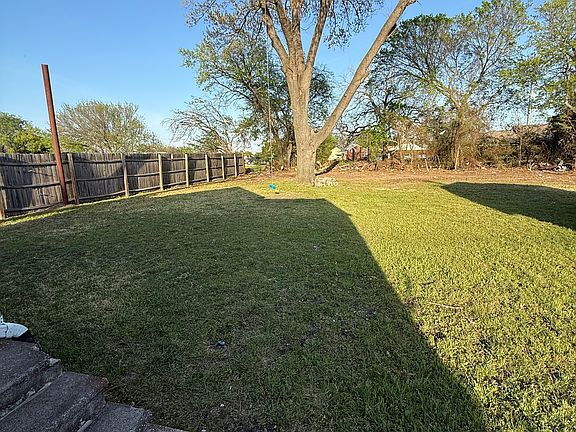 Building Photo - Fully remodeled