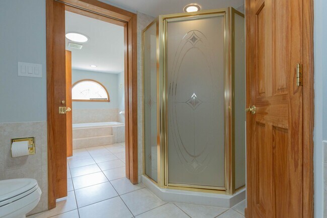 Building Photo - 4 Bed, 3, Bath Single Family Home in Ranson, WV