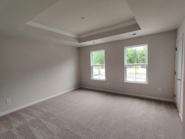 Building Photo - 3 Bedroom condo near major roadways