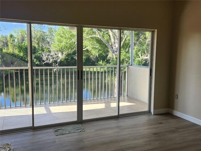 Building Photo - 6327 Green Oaks Cir