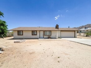 Building Photo - 29 Palms Home with Mountain Views