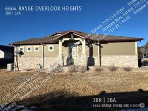 Building Photo - Beautiful 3 Bedroom Townhome