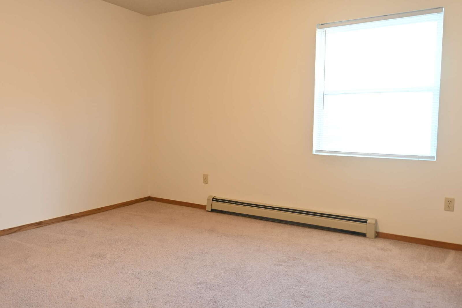 Building Photo - 1401 River View Ave