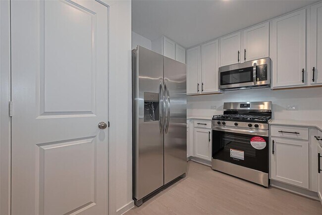 Building Photo - 27615 Village Way Dr.