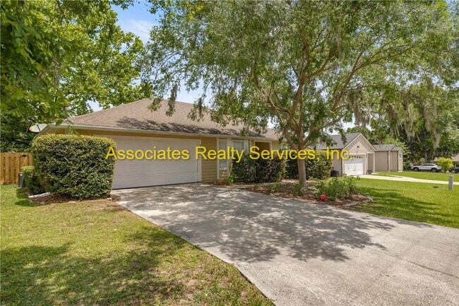 Building Photo - Charming, spacious 3bed/2bath home w/ office, screened patio & double car garage in Northridge su...