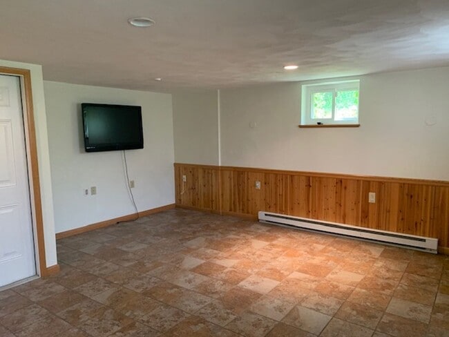 Building Photo - Renovated 3 Bedroom Single Family Home