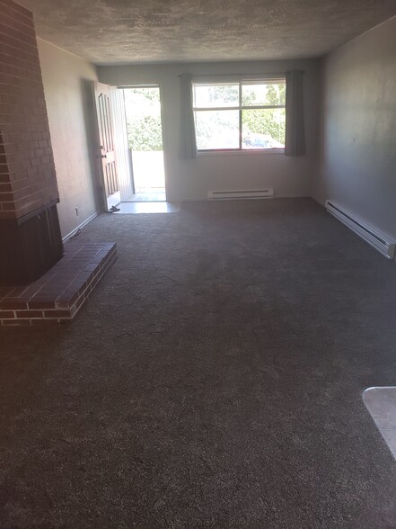 Building Photo - 4012 Carson Dr SE