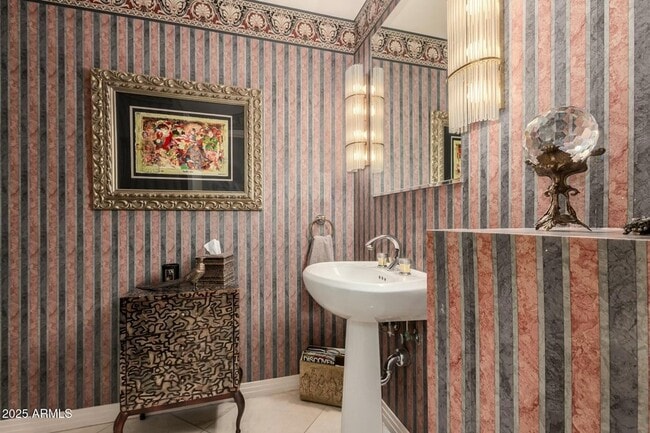 Building Photo - 1040 E Osborn Rd