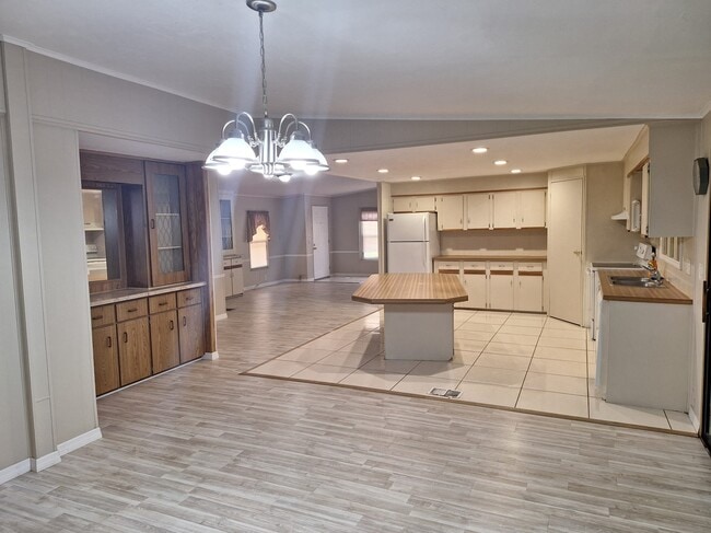 Building Photo - 17444 Raintree Ct