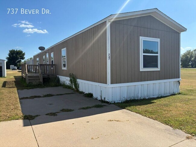 Building Photo - 737 W Bever Dr