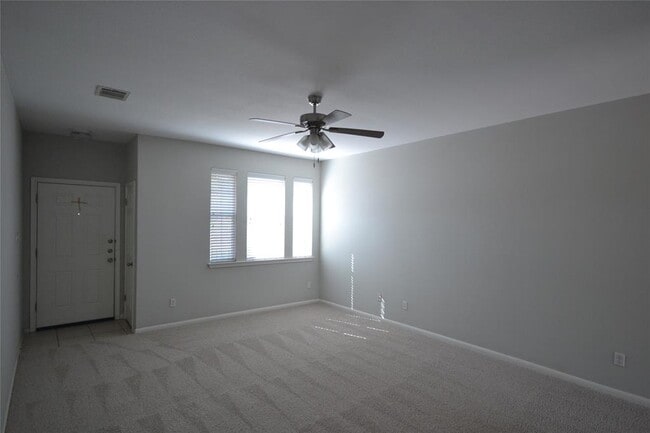 Building Photo - 1501 Encino Dr