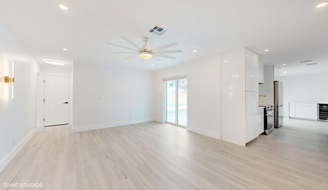 Building Photo - 4761 NE 28th Ave