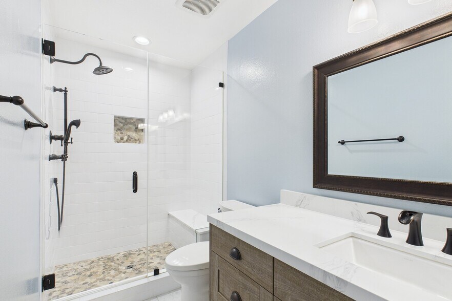 Bedroom 3 Bathroom - 29650 Kimberly Dr