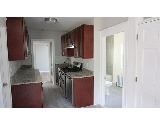 Building Photo - 123 Thorndike St