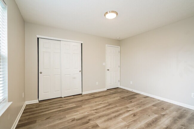 Building Photo - 524 Grassy Bend Dr