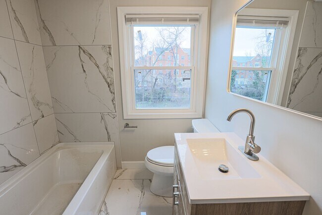 Building Photo - 3 BR 1-1/2 Baths MUST SEE- ACCEPTING HOSUING VOUCHERS!