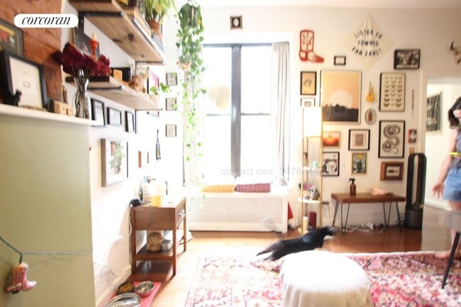 Building Photo - 144 W 70th St