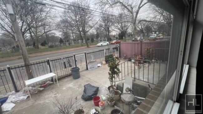 Building Photo - Schenectady Ave