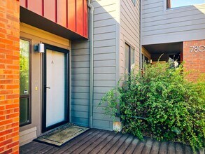 Building Photo - Bright 1-bedroom loft in the heart of Boulder- Available Now