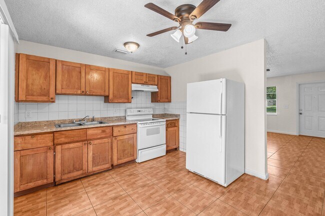 Building Photo - 4867 Gulfstream Rd