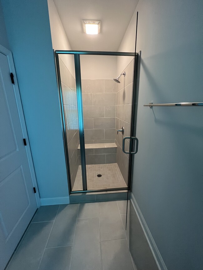 master shower with seat - 157 Jameson Dr