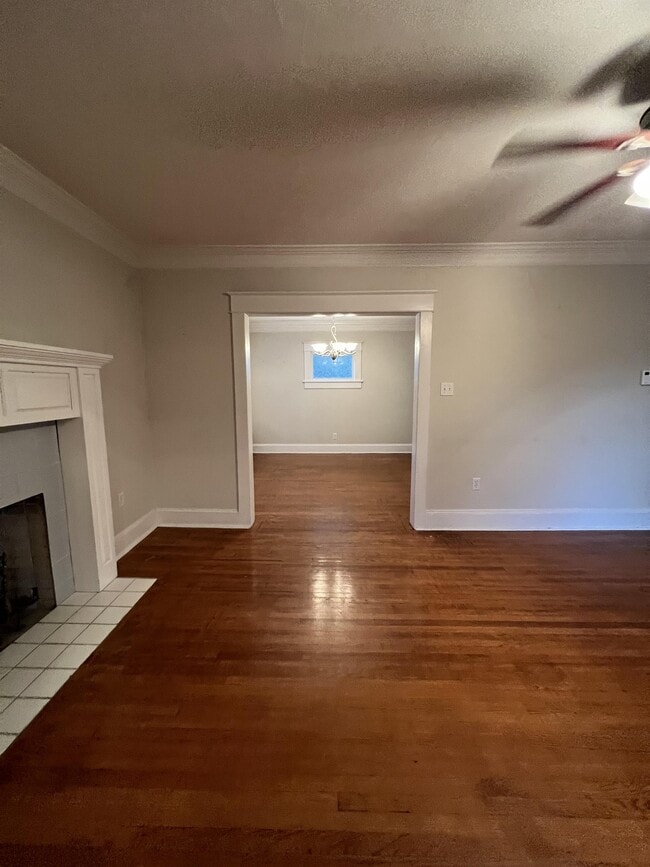 Building Photo - 519 School St